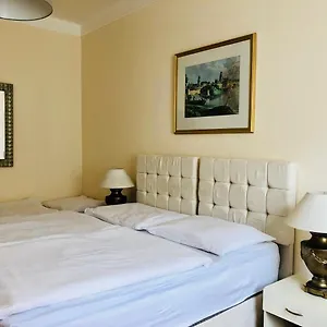 https://mira.praguehotelsweb.com